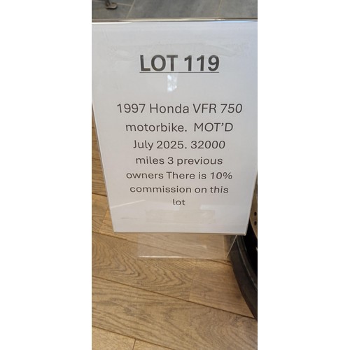 119 - 1997 Honda VFR 750 motorbike.  MOT’D July 2025. 32000 miles. This motorcycle has had 3 previous owne... 