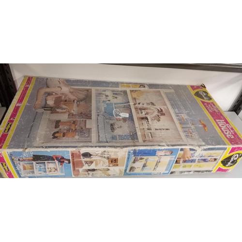 179 - Vintage Sindy dolls house in original box