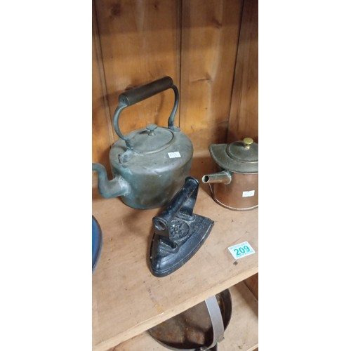 209 - Vintage Copper teapot & kettle plus vintage iron