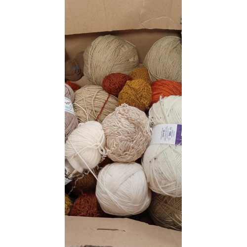 323 - Box of wool