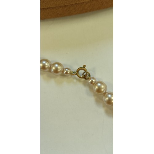 7 - Vintage pearl necklace in a case