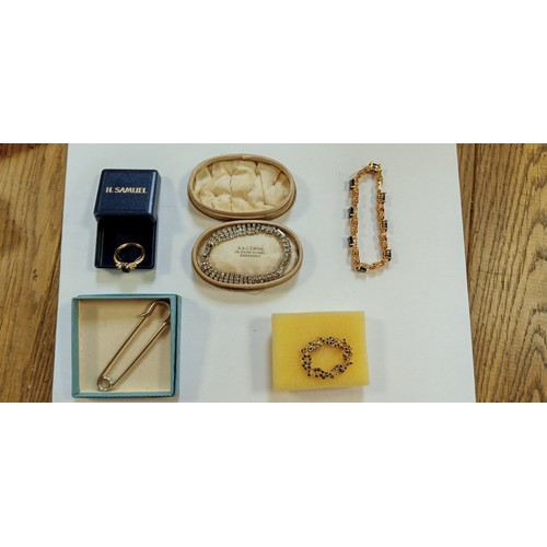 16 - Selection of vintage costume/ fashion jewellery from an estate clearance