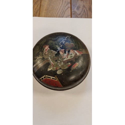 30 - Japanese export lacquer ware lidded box diameter 15cm approx.