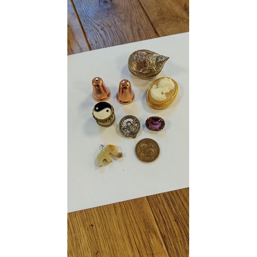 72 - Selection of small collectable items to include pill boxes, brooch miniature salt and pepper pots an... 