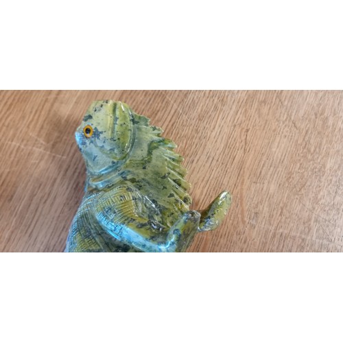 27 - Iguana precious stone carved ornament