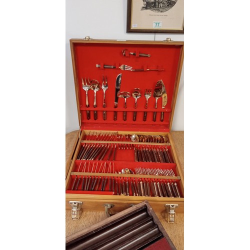 81 - Vintage wooden canteen with brass coloured cutlery