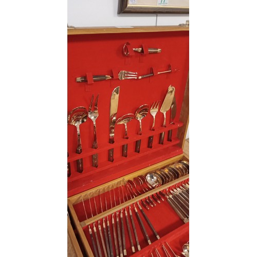 81 - Vintage wooden canteen with brass coloured cutlery