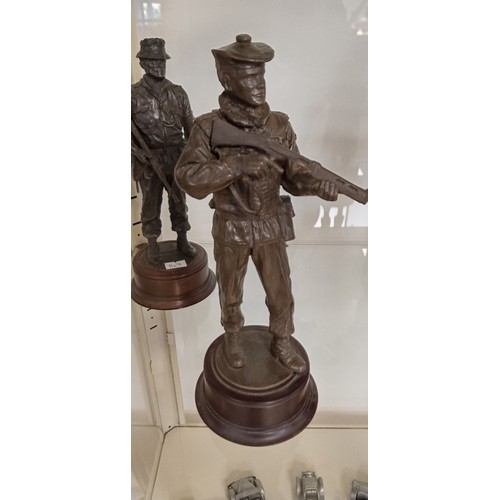 113 - 4 Peter Hicks resin soldier statues as found