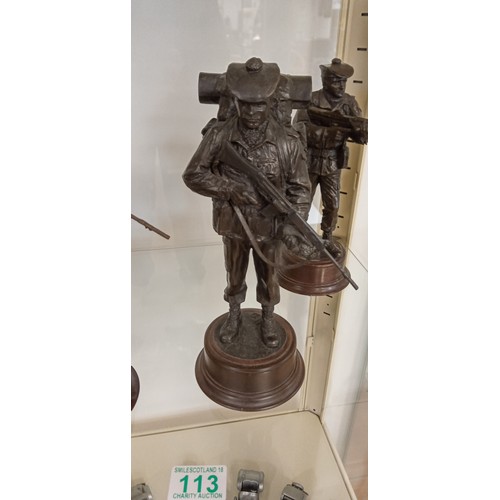 113 - 4 Peter Hicks resin soldier statues as found