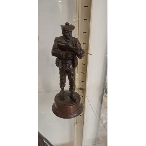 113 - 4 Peter Hicks resin soldier statues as found