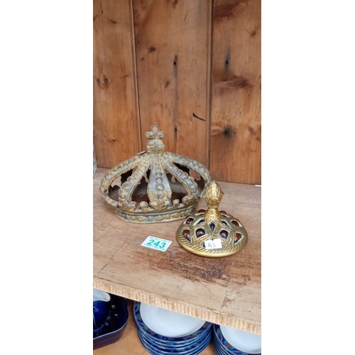 243 - Vintage metal crown and a decorative lid