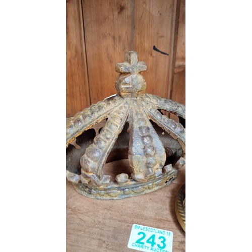 243 - Vintage metal crown and a decorative lid