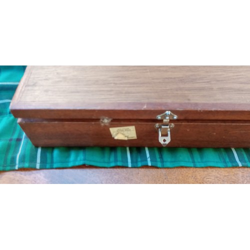 315 - Vintage mahogany gun case with brass hinge