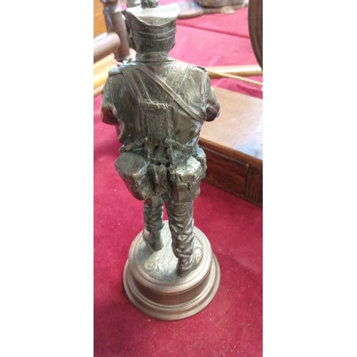 113 - 4 Peter Hicks resin soldier statues as found