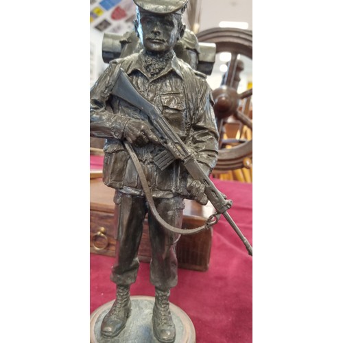 113 - 4 Peter Hicks resin soldier statues as found