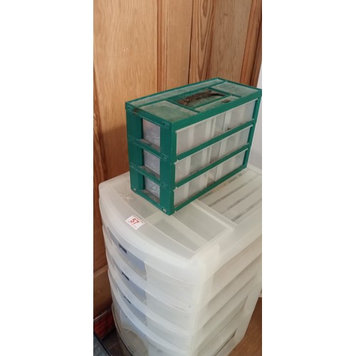 57 - Tool step and tools plus 2x storage containers