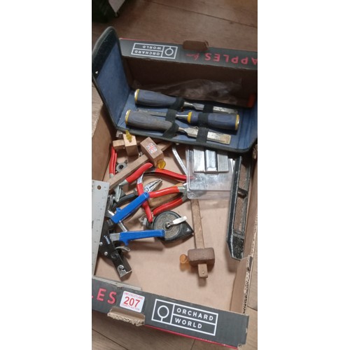 207 - Box of joiners tools