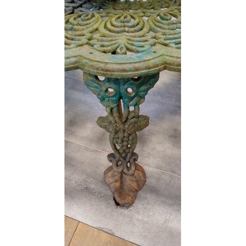 284 - Very heavy cast iron circular tree seat believed circa 1980. 150cm diameter and tree hole is 54cm di... 