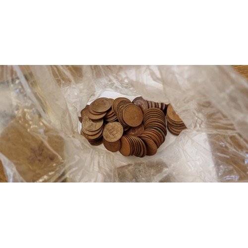 33 - Large selection of vintage British coins to include ten shilling note