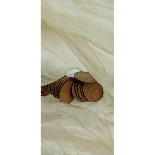 33 - Large selection of vintage British coins to include ten shilling note