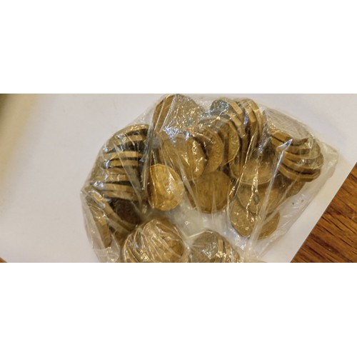 33 - Large selection of vintage British coins to include ten shilling note