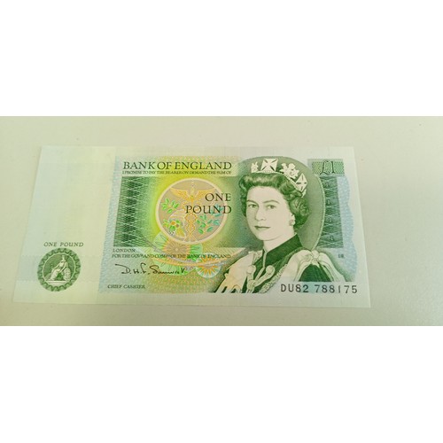 40 - The last issue of British £1 note series D pictorial issue uncirculated plus 11 bank of England £1 n... 