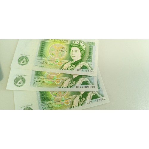 40 - The last issue of British £1 note series D pictorial issue uncirculated plus 11 bank of England £1 n... 