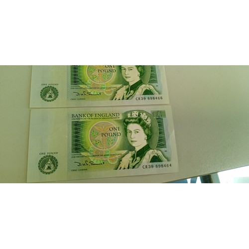 40 - The last issue of British £1 note series D pictorial issue uncirculated plus 11 bank of England £1 n... 