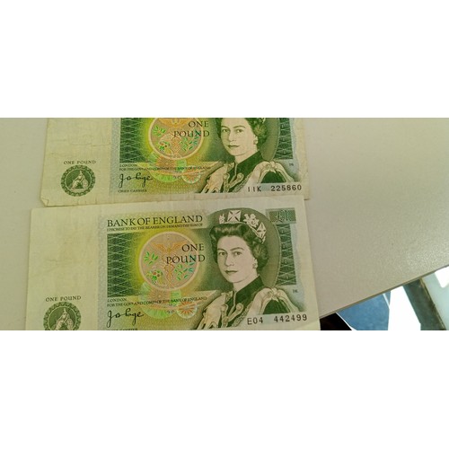 40 - The last issue of British £1 note series D pictorial issue uncirculated plus 11 bank of England £1 n... 