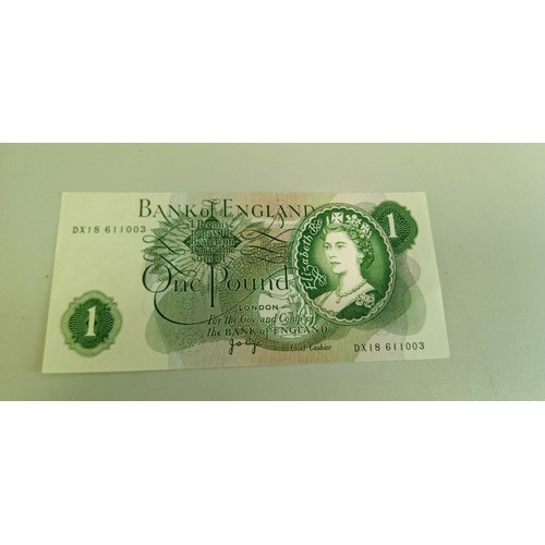 41 - National Commercial bank of Scotland £1 note 1968 with Forth Road Bridge plus bank of England £1 not... 
