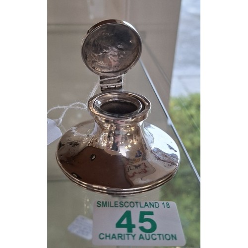 45 - 1911/12 silver Birmingham ink well with liner