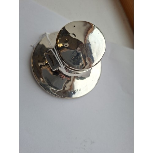 45 - 1911/12 silver Birmingham ink well with liner