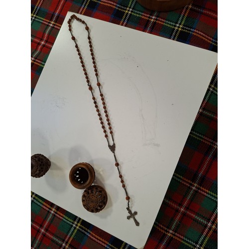 98 - Vintage hand carved egg shaped rosary beads and case, plus antique hand carved Coquilla Nut thimble ... 