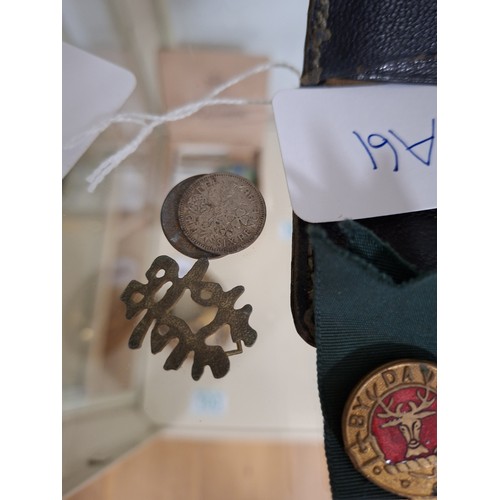 100 - Bydand cap badge Gordon Highlanders and more