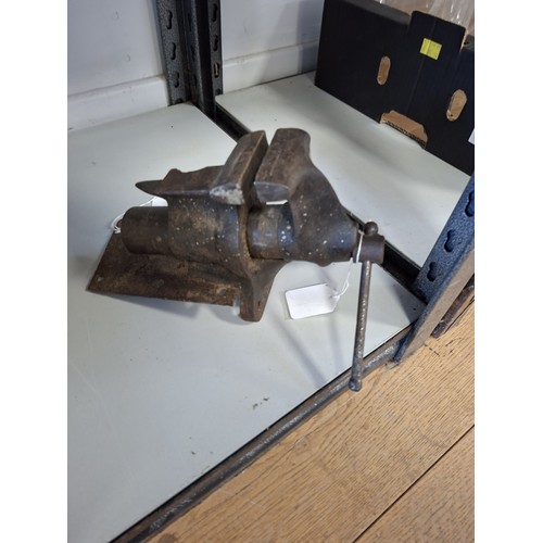 Vintage desktop vice