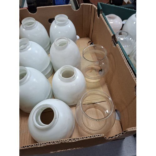 277 - 2 x boxes of lamp and oil lamp glass shades