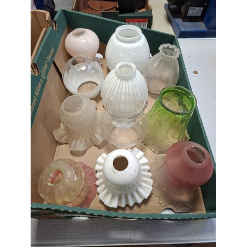 277 - 2 x boxes of lamp and oil lamp glass shades