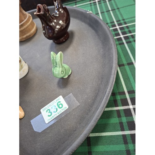 336 - Tray lot of ornaments