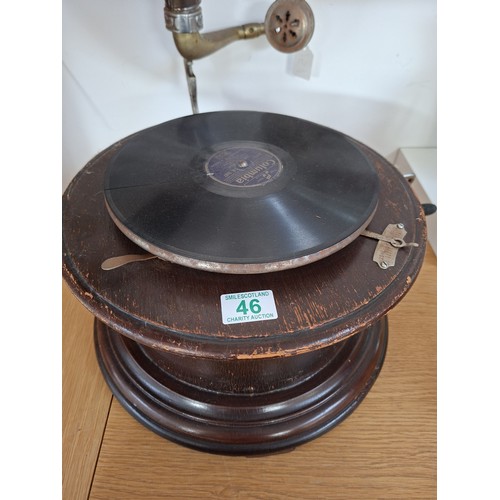 46 - Vintage circular gramophone with records