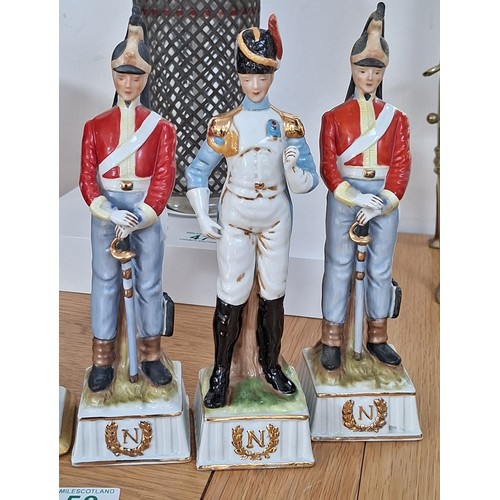 50 - Capa De Monte style porcelain Napoléon era soldiers