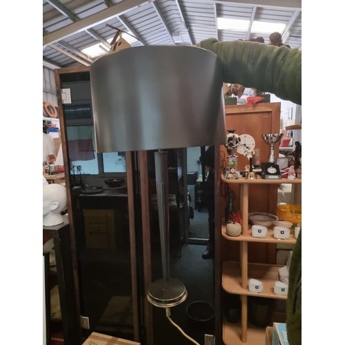 146 - A set of 4 counter mounted lamps complete with shade (Nb This lot is located in Bath)