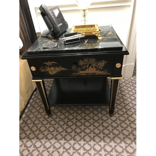 1983 - A Pair Of Marble Top Chinoiserie Black Lacquer Nightstands With Single Drawer With Hand Painted Deta... 