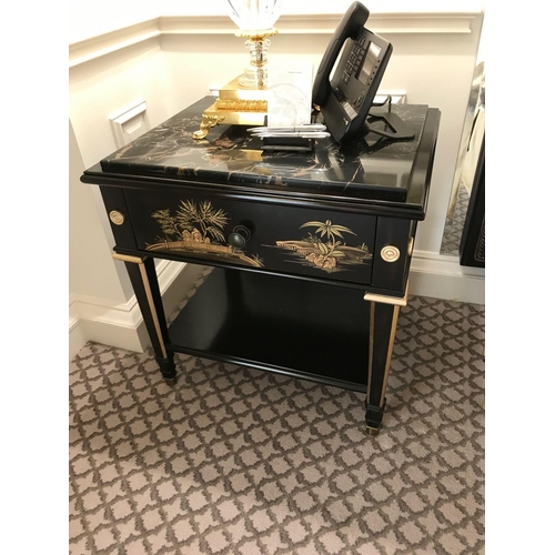 1983 - A Pair Of Marble Top Chinoiserie Black Lacquer Nightstands With Single Drawer With Hand Painted Deta... 