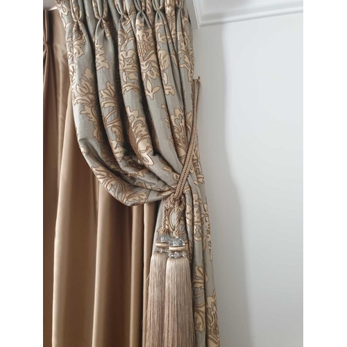 515 - A Pair Of Gold Silk Drapes With Crystal Bead Trim And Jabots With Tie Backs Span 150 x 260cm (Room 3... 