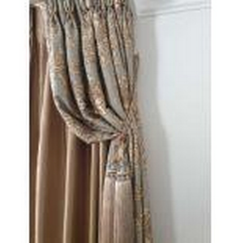 515a - A Pair Of Gold Silk Drapes With Crystal Bead Trim And Jabots With Tie Backs Span 150 x 260cm (Room 3... 