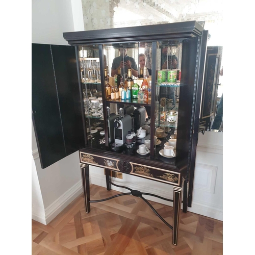 517 - English Georgian Style Black Lacquered Chinoiserie Gilded Cocktail Cabinet Martini Bar Bifold Two Do... 