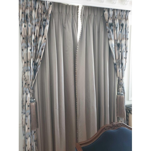 535 - A Pair Of Silk Drapes With Crystal Bead Trim And Aztec Style Jabots With Tie Backs Span 150 x 260cm ... 