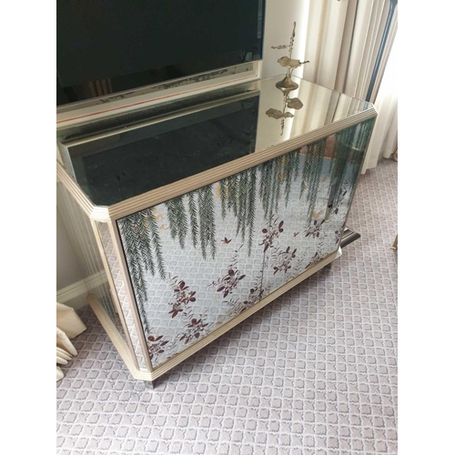 604 - Coloured Verre Eglomise Sideboard Two Door Internally Fitted With Refrigerator Mini Bar 125 x 58 x 9... 