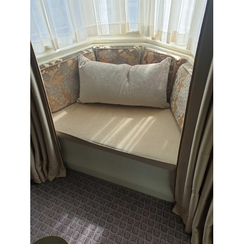 608 - Bay Window Pad Cushion With Four Supporting Back Cushions Base Cushion Is A Golden Cream Colour Supp... 