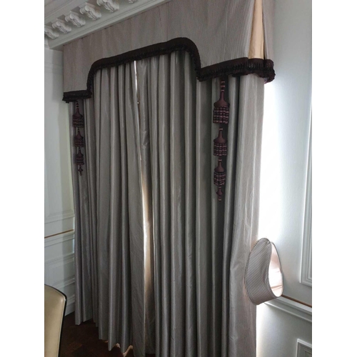 862 - A Pair Of Silk Fully Lined Drapes Complete With Curtain Ties And 2 Oriental Lantern Style Tassels In... 